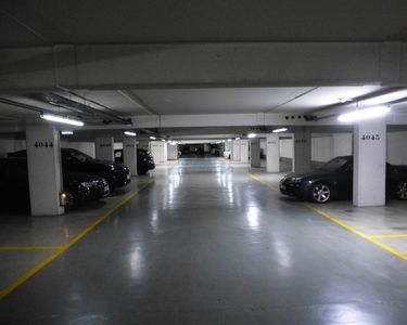 Parking champs Elysées