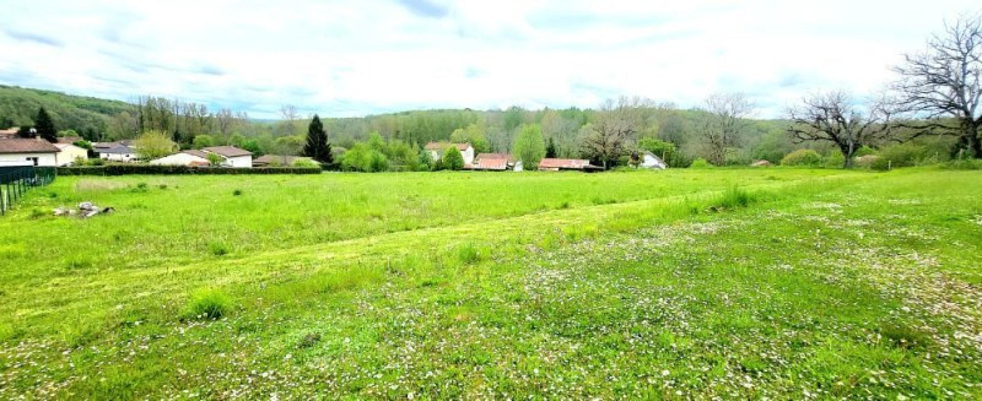 Beau terrain constructible plat de 2.526 m²