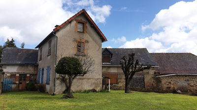 A SAINT GERMAIN LES BELLES, maison 4 P avec dépendances