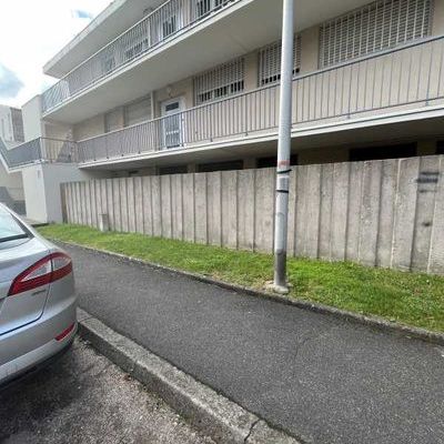 Entrepôts - A LOUER - 55 m² non divisibles