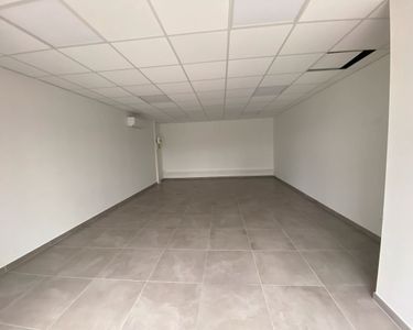 Immobilier professionnel Location Istres  38m² 900€