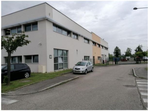 Local commercial 4 pièces 1730 m²