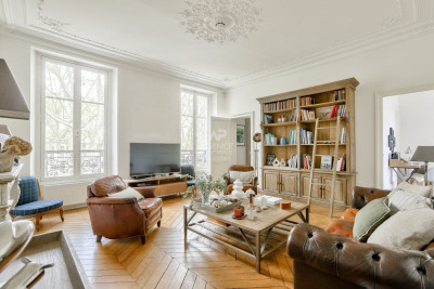 Versailles Notre-Dame Appartement 4 pièces 104 m² situé au 2eme