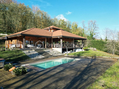 Maison 7 pièces sur 7840 m2 de terrain avec piscine chauffée 