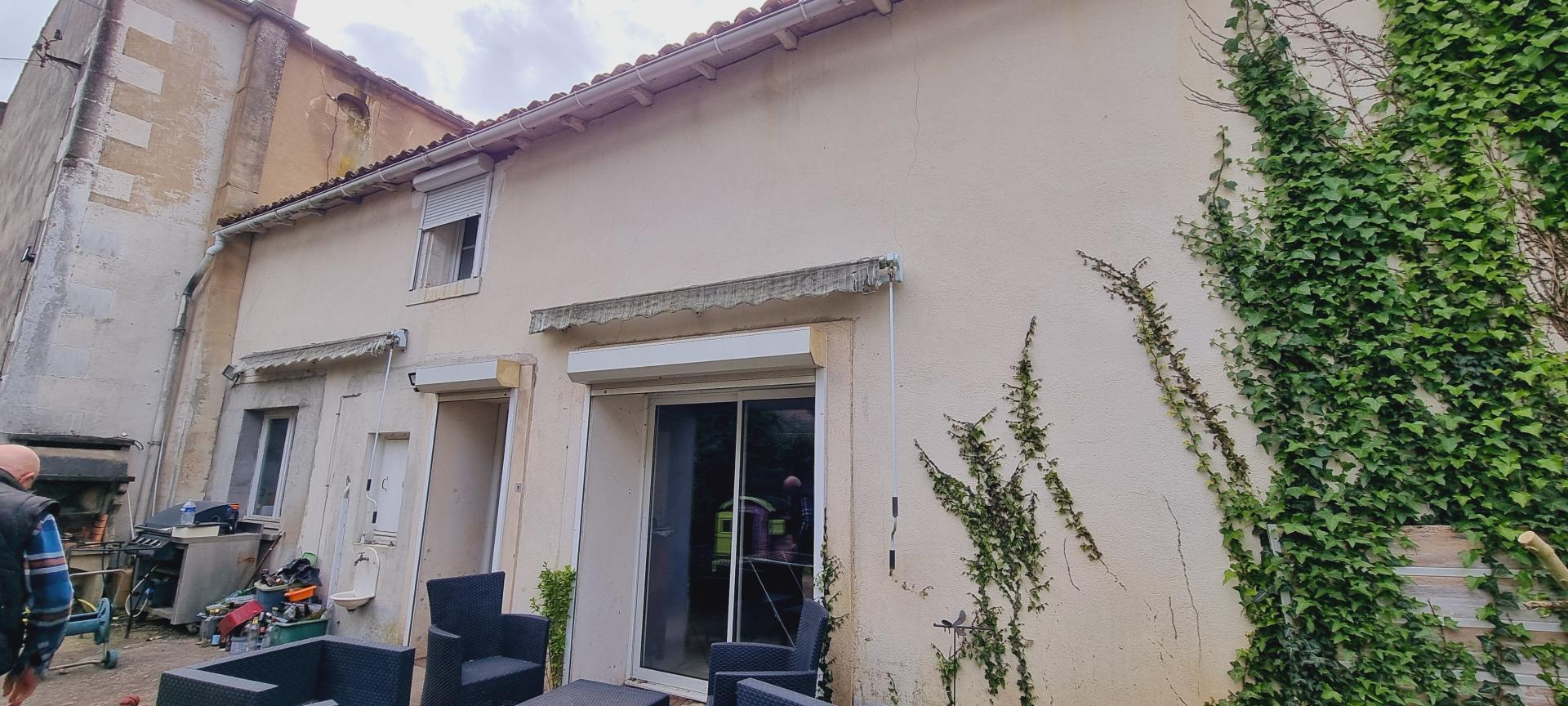 ensemble de 2 maisons au coeur du marais poitevin