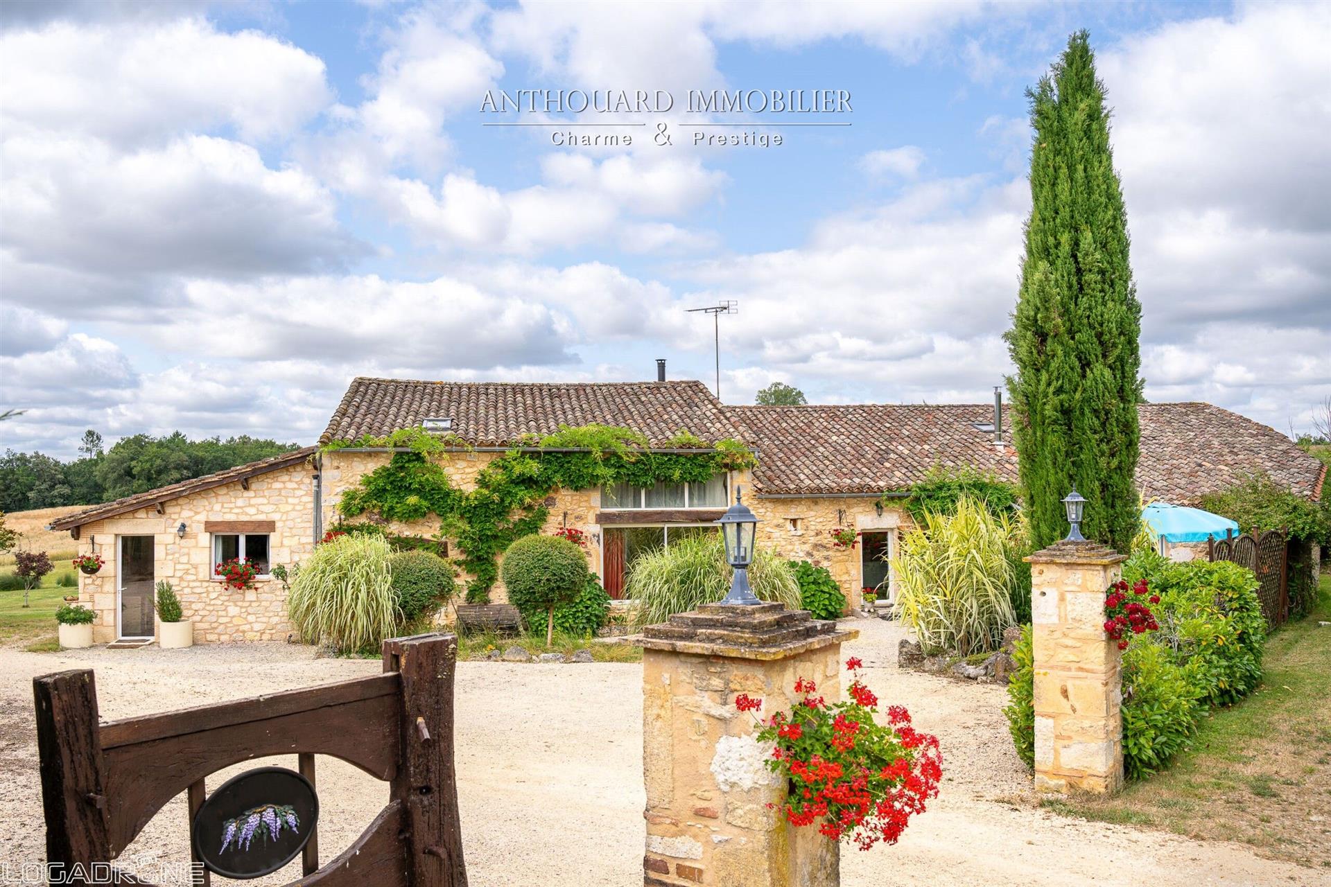 Belle ferme rénovée avec piscine et gîte