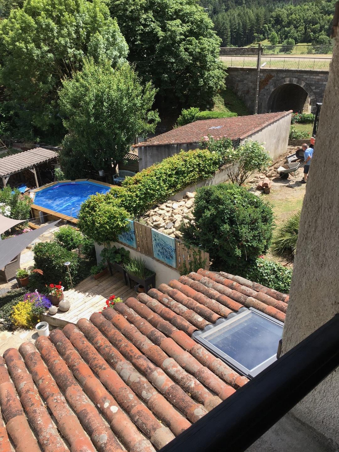 Maison de village avec jardin, piscine et vue