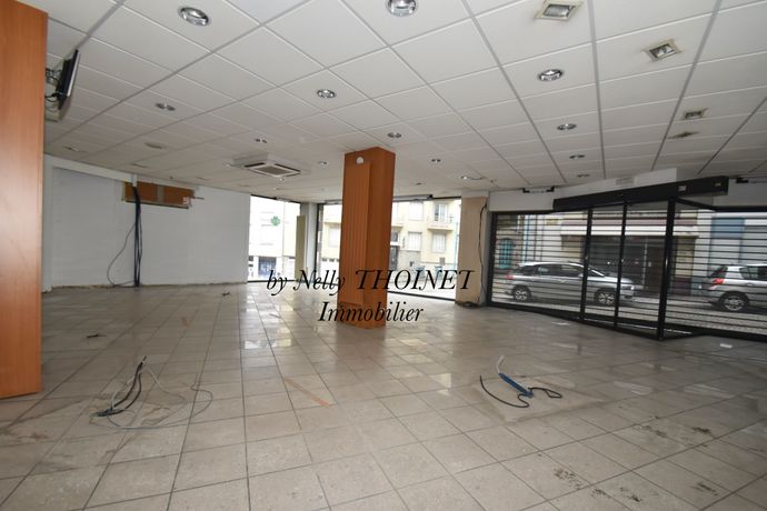 Local commercial 180 m²