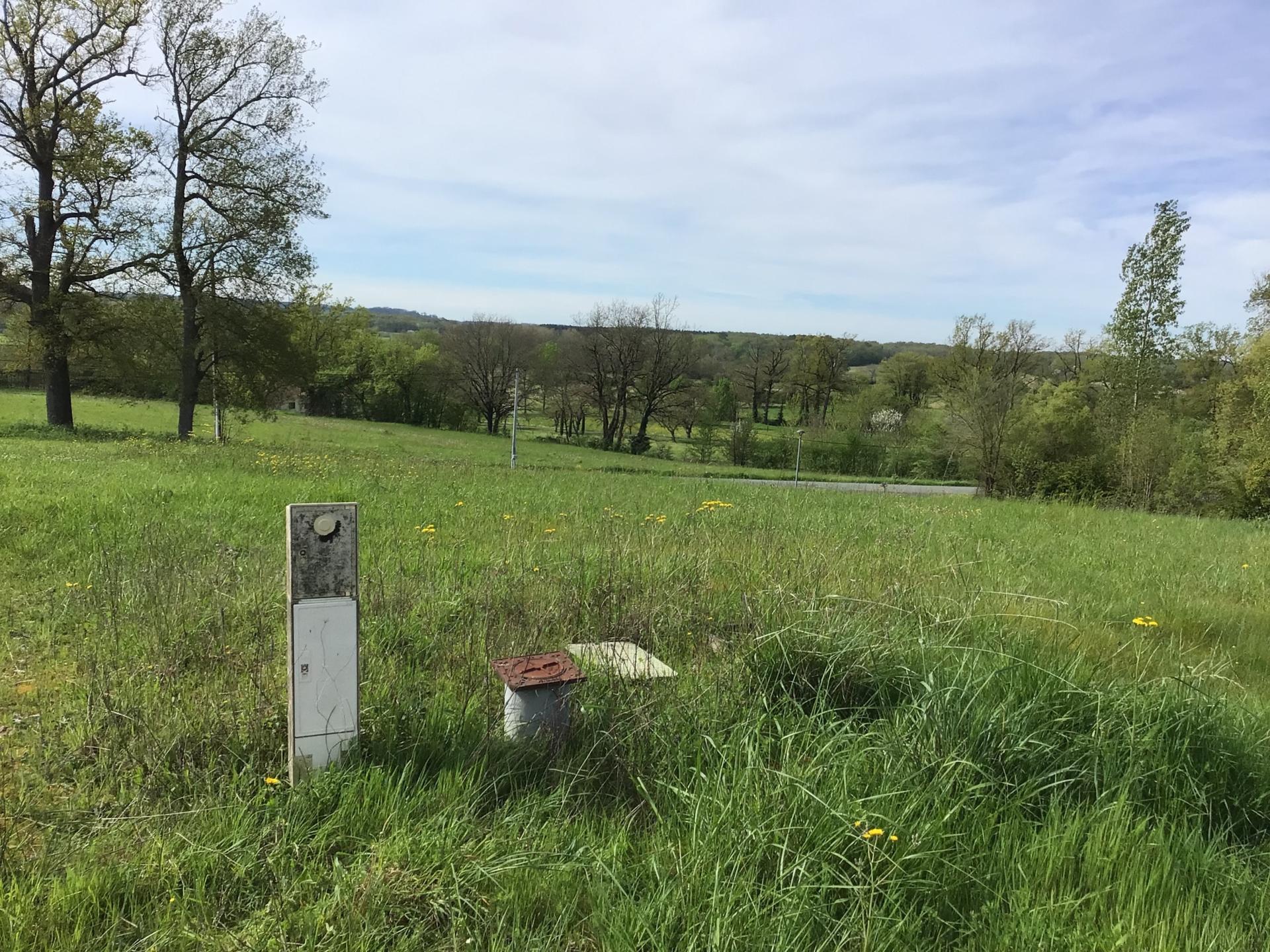 Terrain à bâtir.