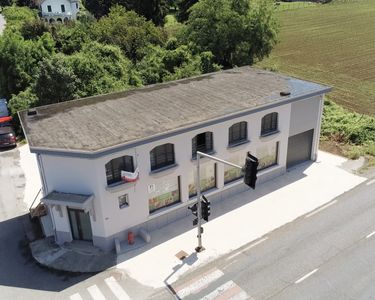 Local 150 m² Challes-les-Eaux 7 bureaux, terrasse et 2 garages