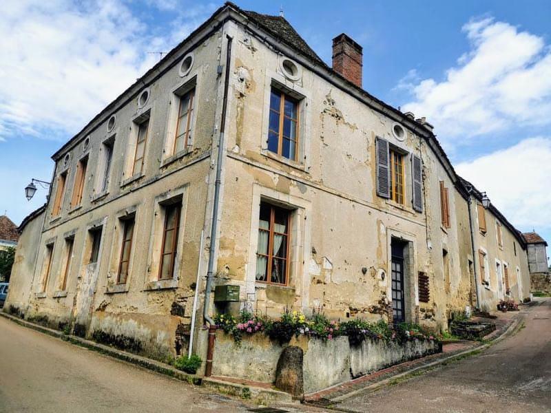 Ancien relais de poste dans un village plein de charme