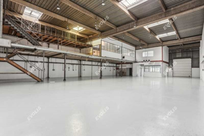 Local commercial 658 m²