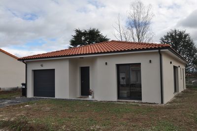 PERRIER (63), maison P5 plus garage sur terrain de 442,00 m² - Plain pied