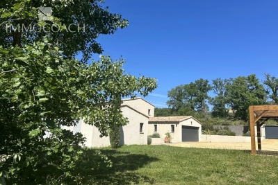 PROPRIETE NEUVE AVEC PISCINE - VUE SUR CHATEAU - GRIMAUD