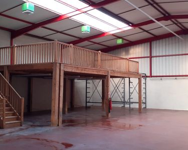 Bâtiment industriel 450 m2 + 120m2 rochelle + pkg Toulouse Nord