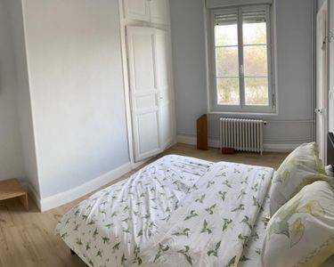 Chambre meublée