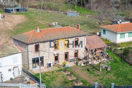 Charmante maison en pierre en cours de rénovation 