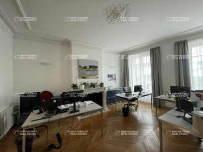 Immobilier professionnel Location Orléans  470m² 5092€