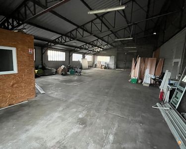 Local stockage hangar atelier