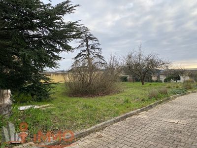 Terrain 608 m²