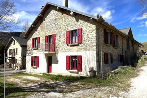 Maison mitoyenne ancien corps de ferme