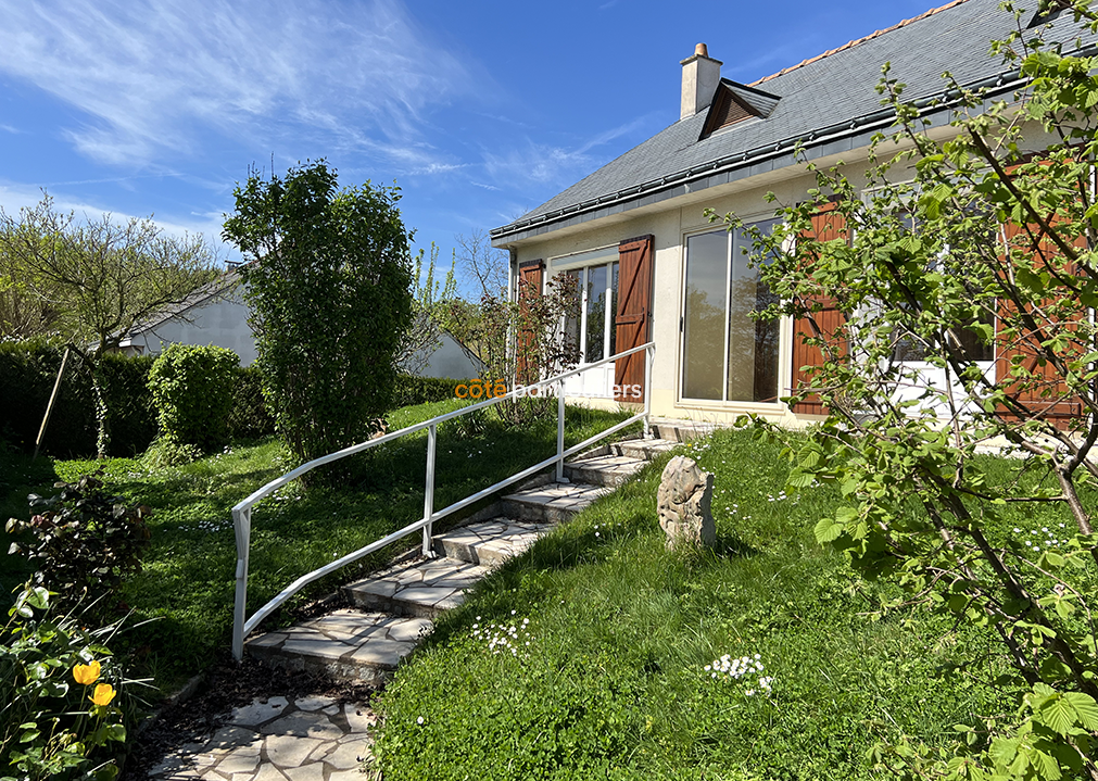 Maison non mitoyenne avec jardin - Avrillé