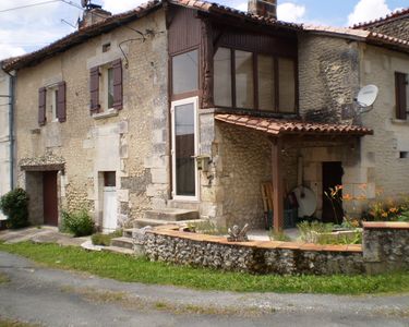 Maison ancienne en pierres apparentes