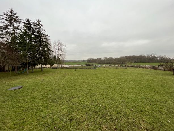 Terrain 8057 m²