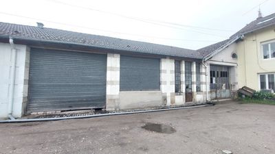 REMIREMONT Centre ville ENTREPOT - GARAGE - PLATEAU. 