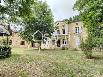 Propriété privée avec maison de maître du XVI ème et nombreuses dépendances 