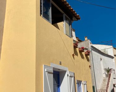 Maison de village au calme absolu dans le Centre Historique à 2 pas du moulin 