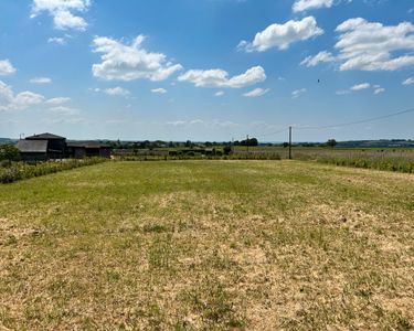 Jolie terrain avec plantation et vue sur l'estuaire