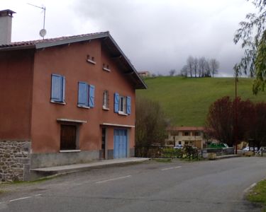 Appart T2 - centre village - 40m² + terrasse + terrain