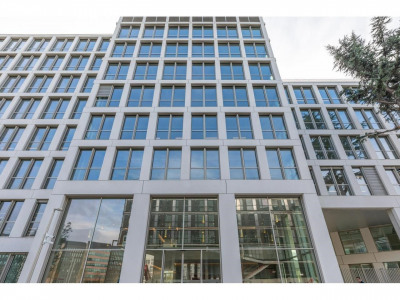 Bureaux 8 pièces 7706 m²