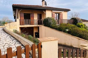 Belle maison avec piscine à restaurer, jardin et grand garage