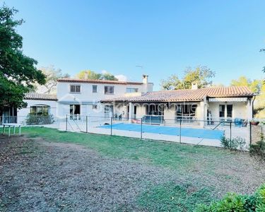 Villa 13 pièces 375 m²