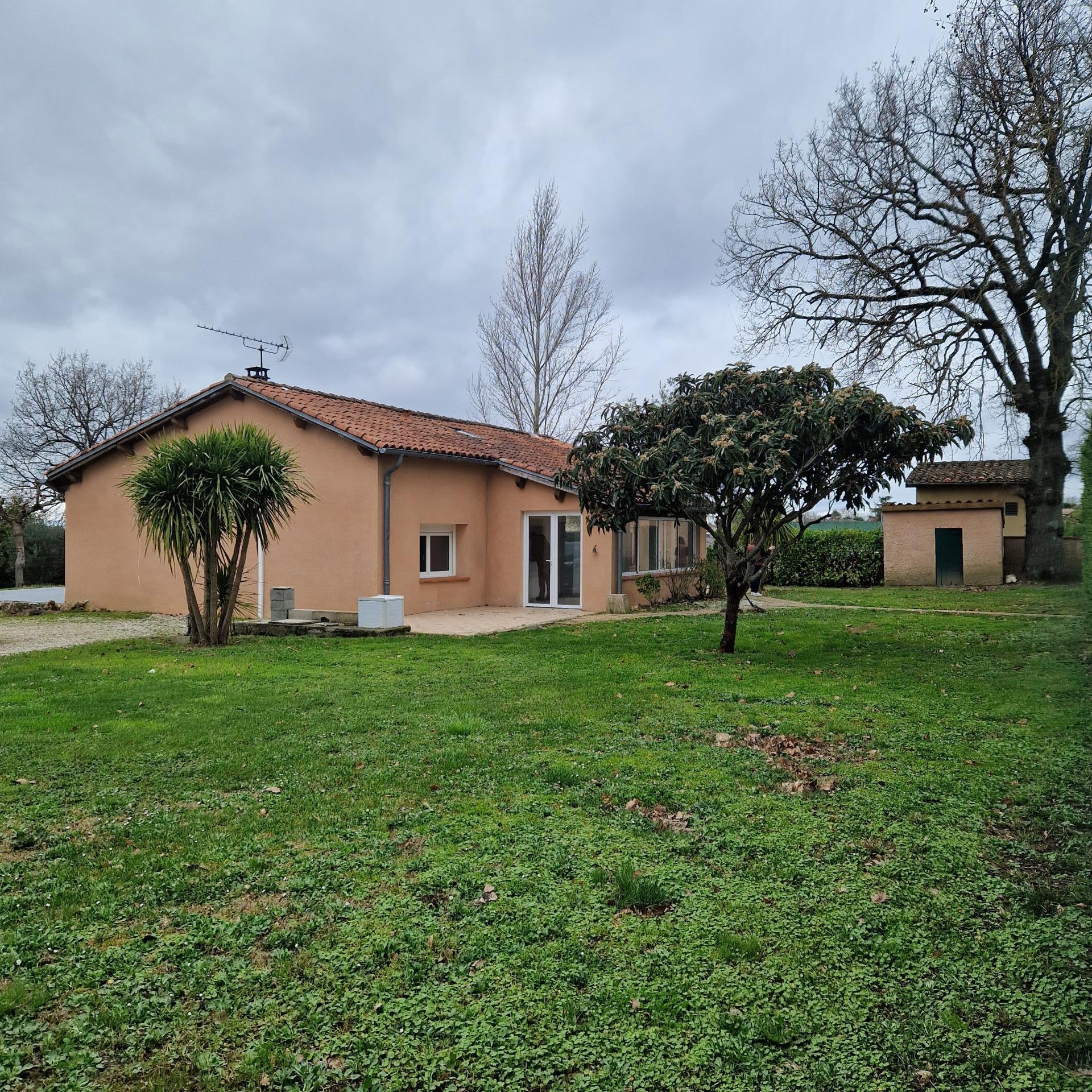 Maison de 5 pièces sur terrain de 2479m² constructible.