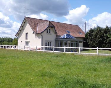 Maison individuelle de 185 m² habitables avec terrain, box et garages