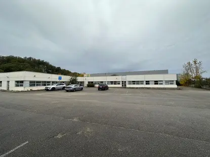 Dpt Rhône (69), à louer MONTAGNY-MILLERY Bureaux de 567m2 + 38 places de parking sur route de LYON