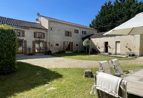 Trés bel ensemble 2 maisons (560 m² ) et piscine c