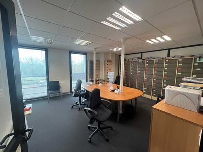 Bureaux - A LOUER - 169 m² divisibles à partir de 76 m²