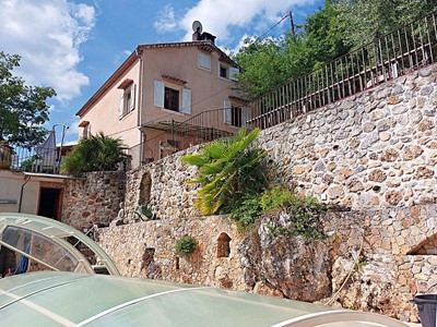 Villa Traditionnelle à Figaret d'Utelle avec Vue Panoramique