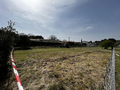 A LA VENTE SUR COMPS HORS LOTISSEMENT - TERRAIN DE 340 M2 A CONSTRUIRE !