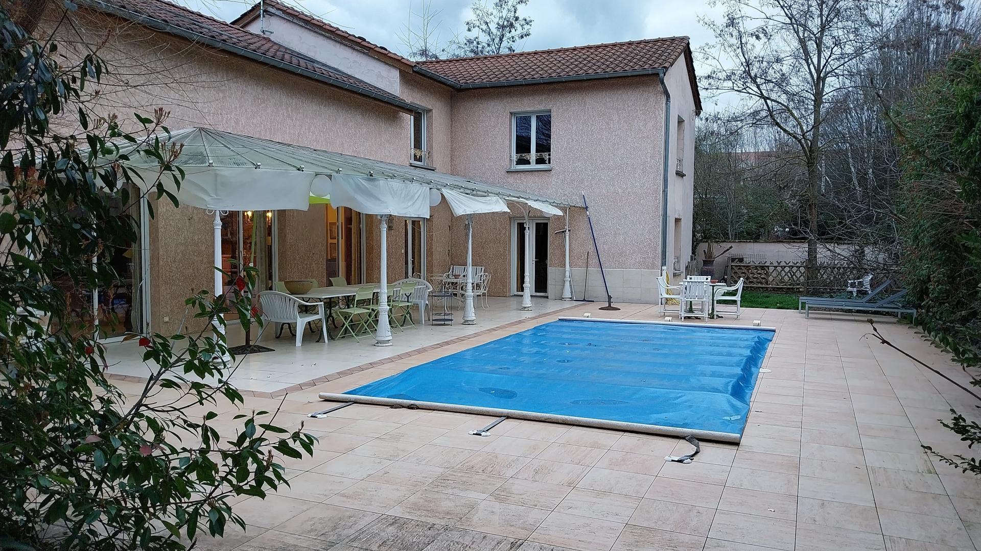 maison 7 pièces , 320 m2 environ , piscine