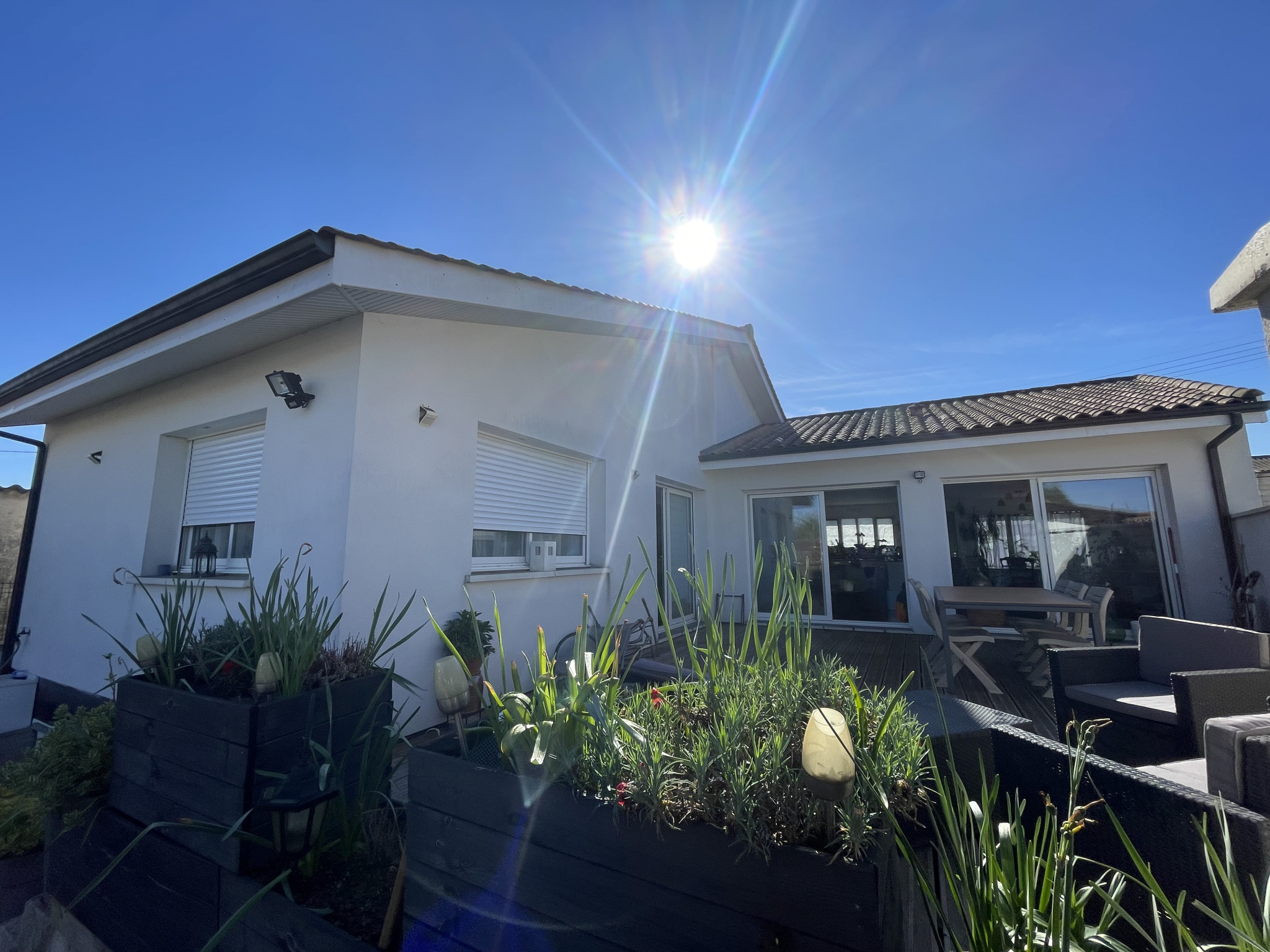 Maison de 2015, de plain-pied avec 3 chambres et jardin