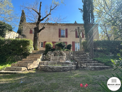 Meyreuil - Aix en Provence- Maison de pays de 310 m2 sur 5 Ha