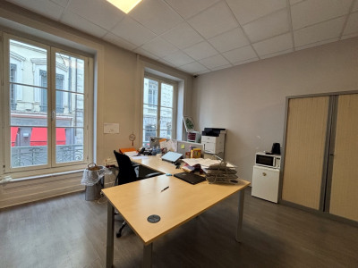 Immobilier professionnel Location Lyon 2e Arrondissement  27m² 495€