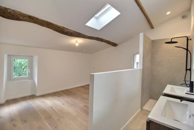 Appartement duplex, rénové dans le coeur de La colle 