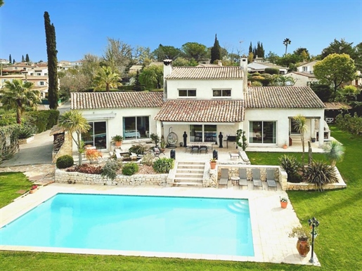 Magnifique Villa avec piscine et jardin paysagé à la Colle sur loup