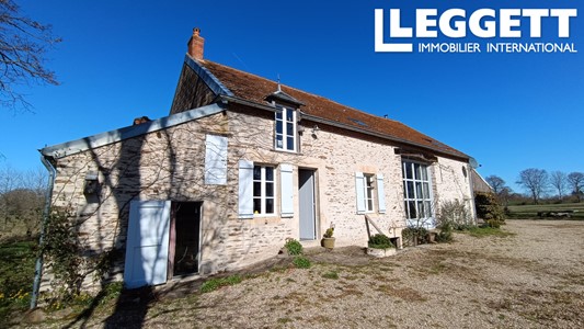 Superbe maison de campagne rénovée, hangar, presque 8 hectares attenants, endroit isolé sans vois